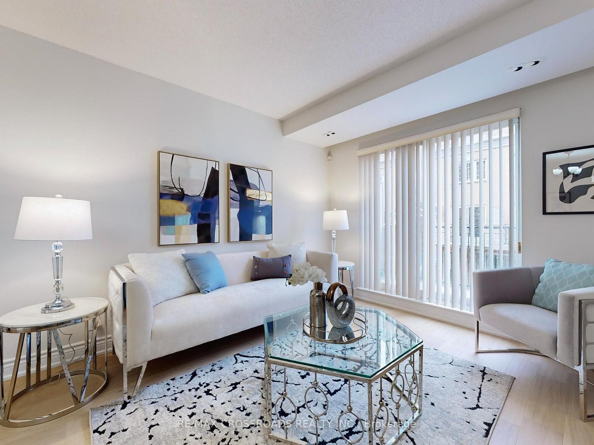28 Sommerset Way Unit 1503 photo 5