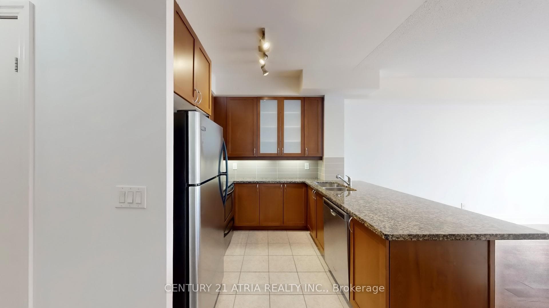 57 Upper Duke Crescent Unit 311D photo 21