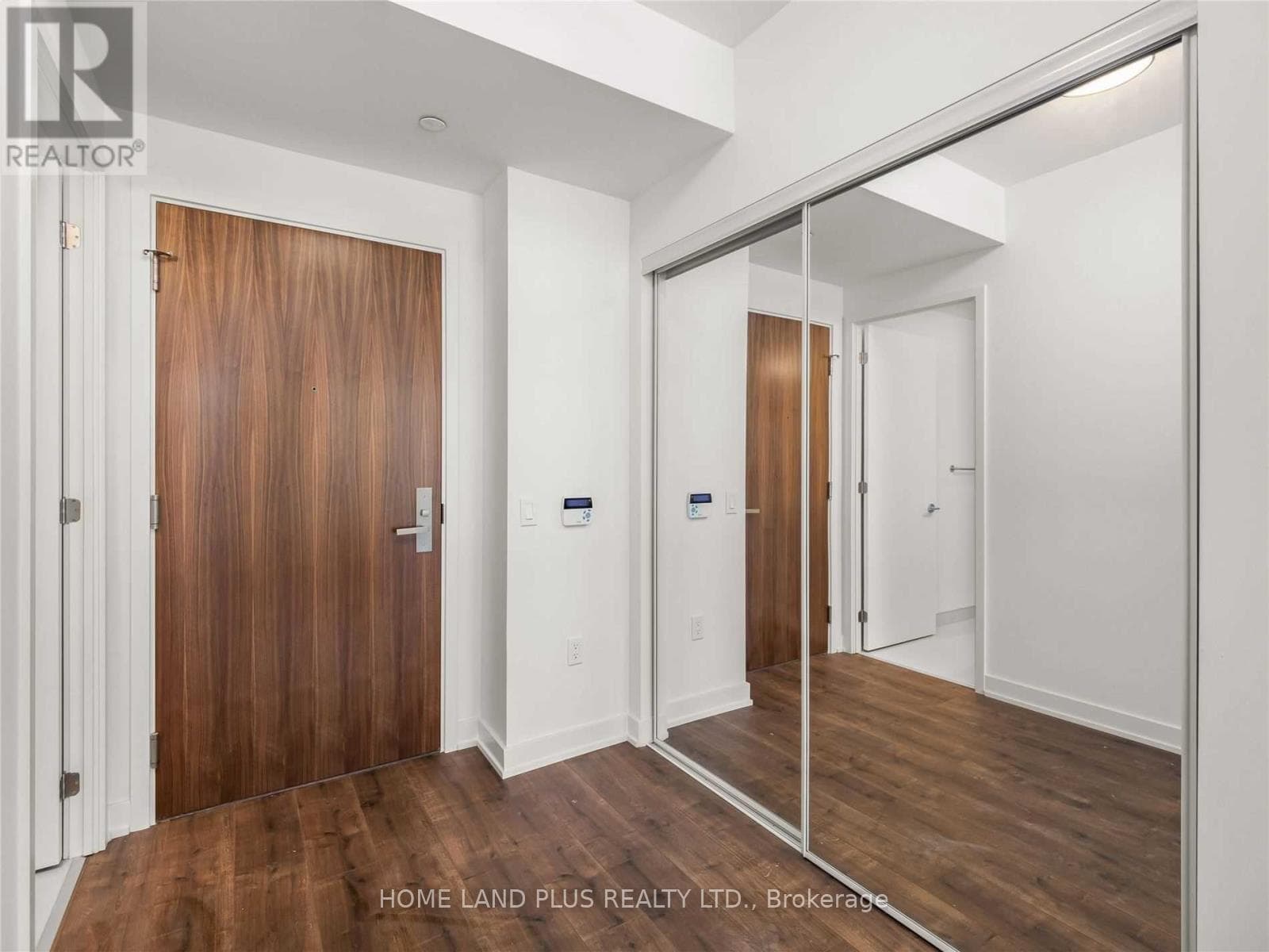 15 Queens Quay Unit 421 photo 2