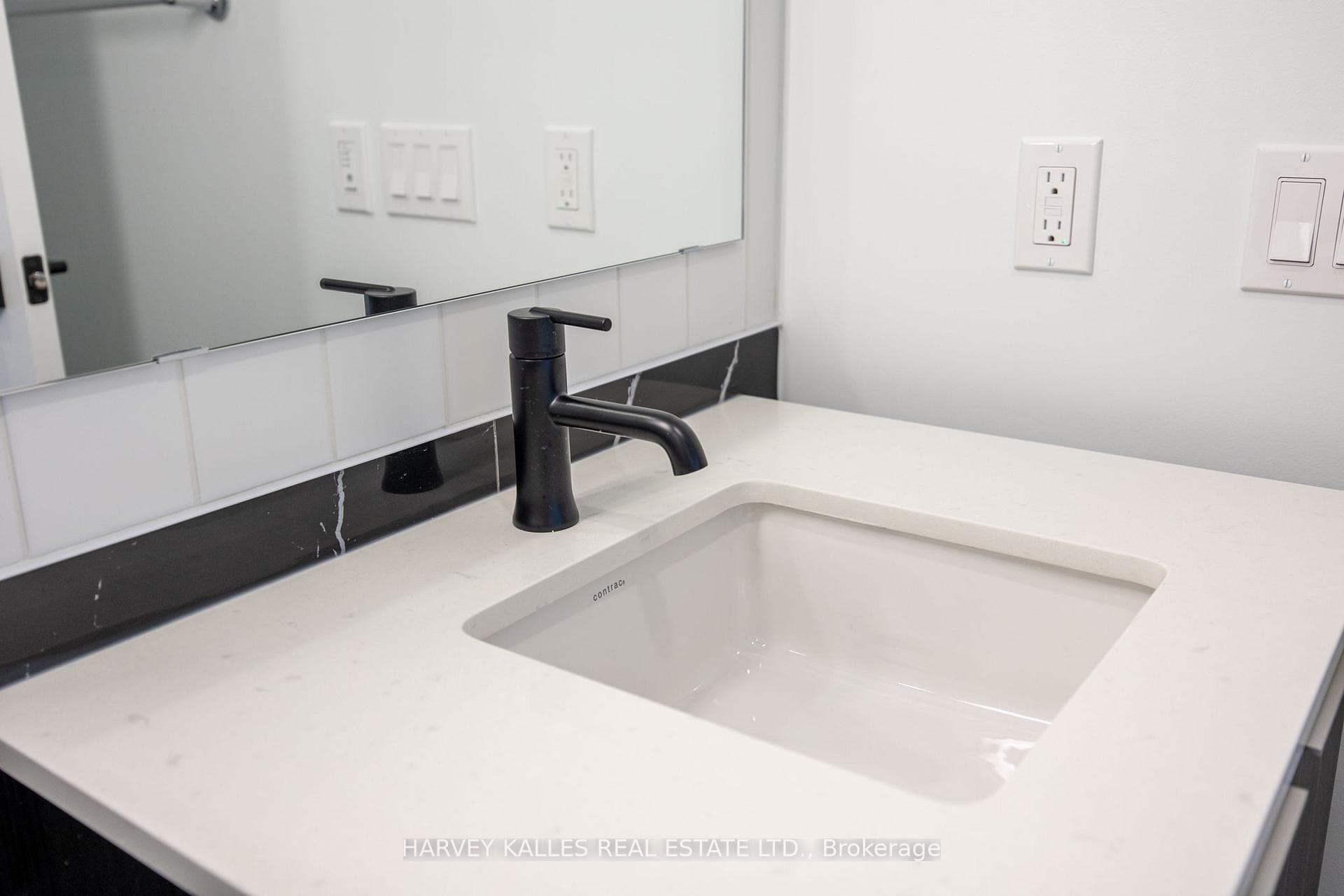 327 King Street Unit 3103 photo 24
