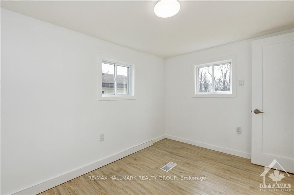 64 RICHARDS Lane photo 15