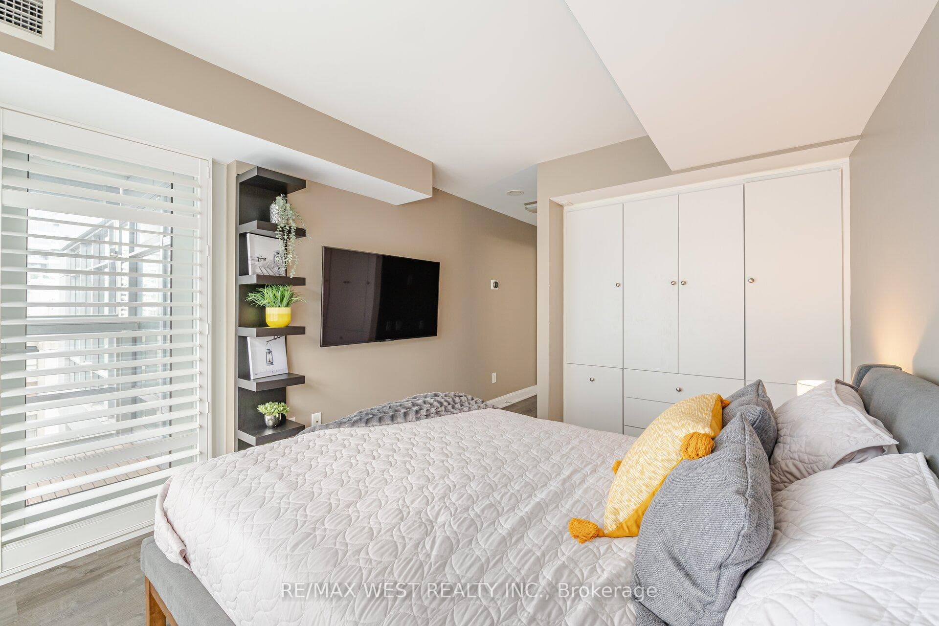 2181 Yonge Street Unit 1811 photo 20