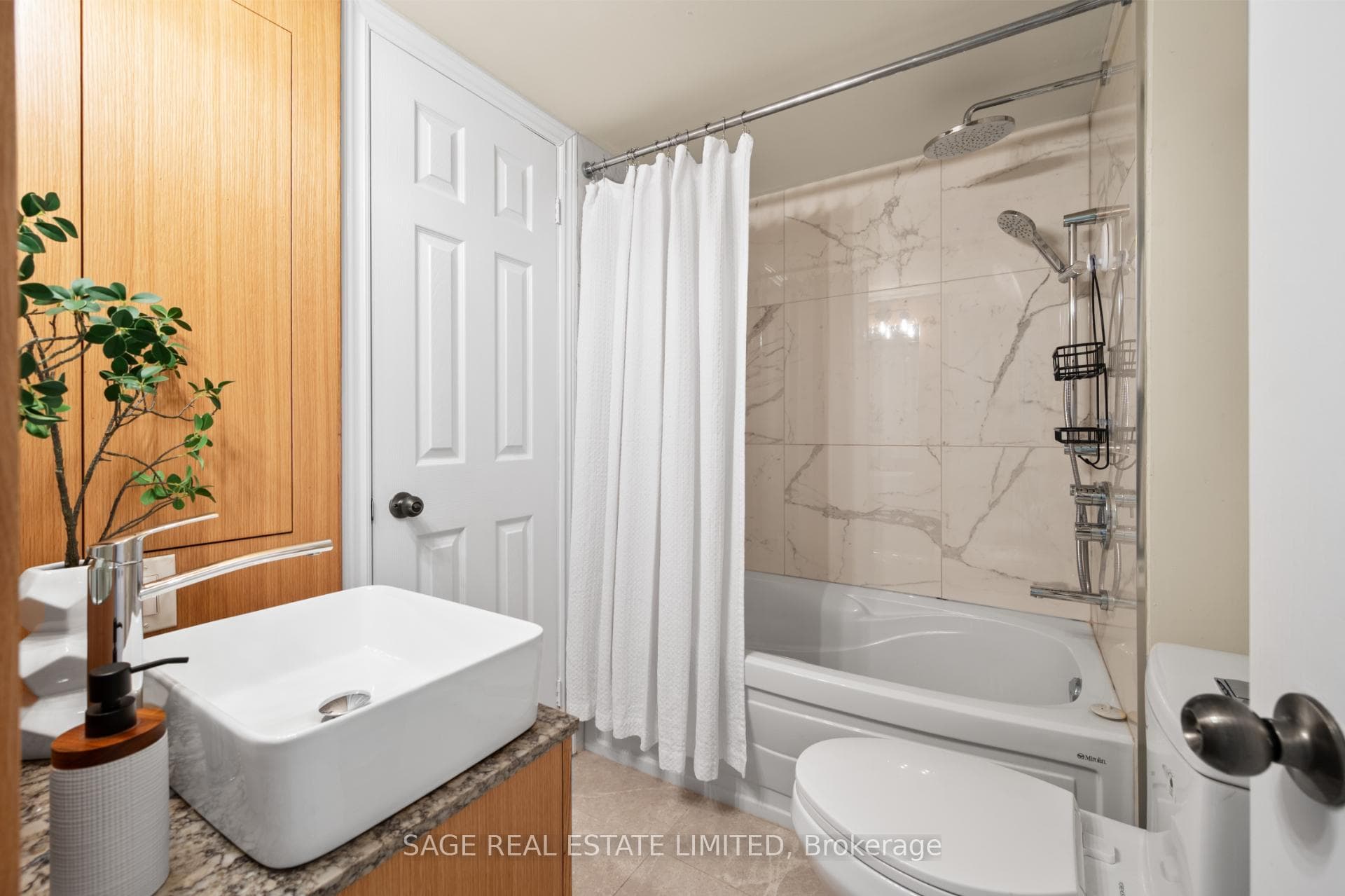 232 St George Street Unit 15 photo 29