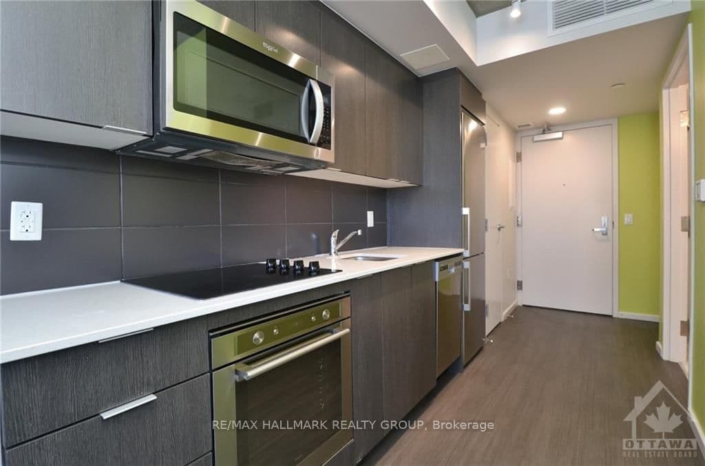 105 CHAMPAGNE Avenue Unit 1217 photo 3