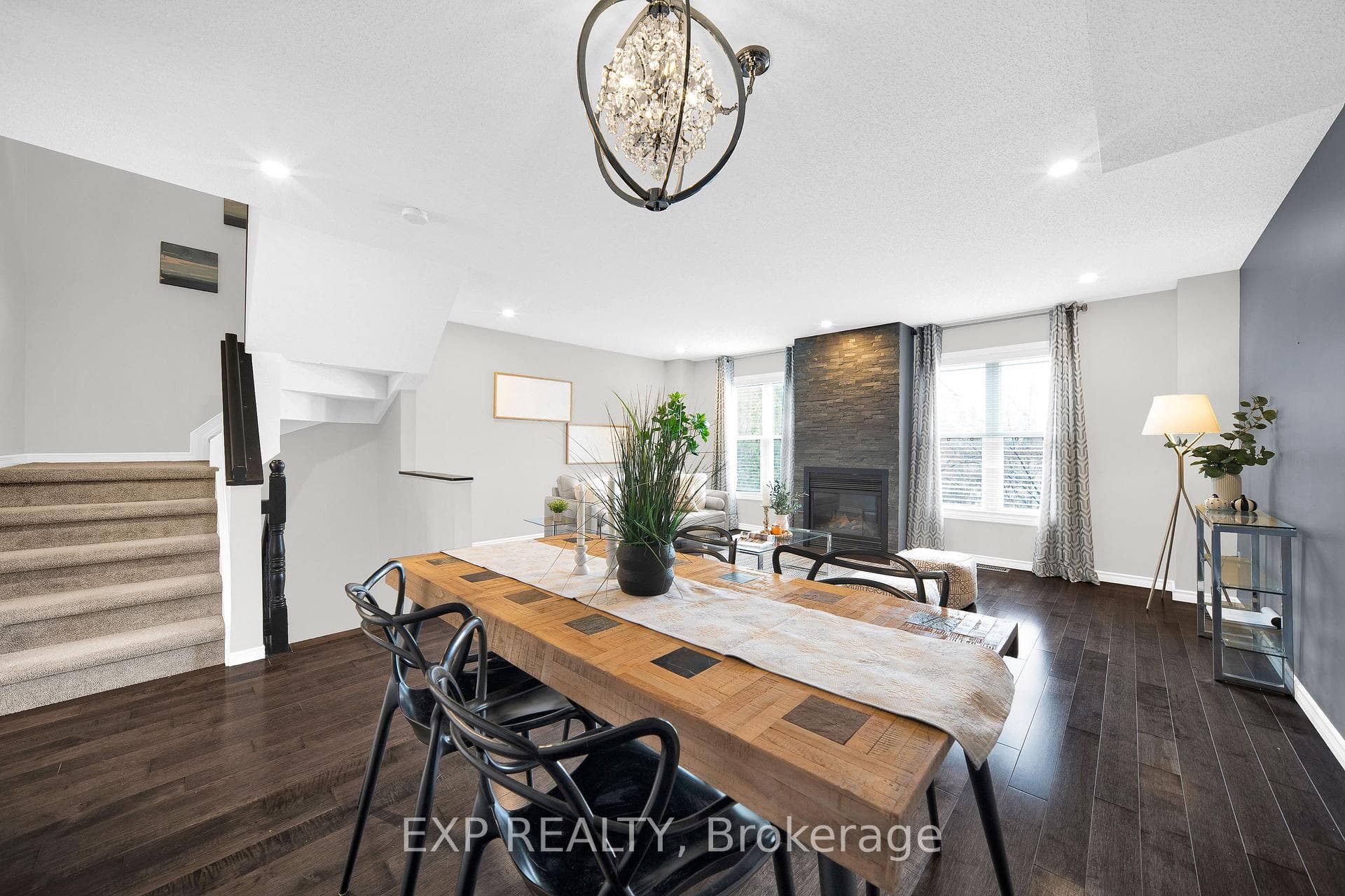 143 Arcola Private photo 11