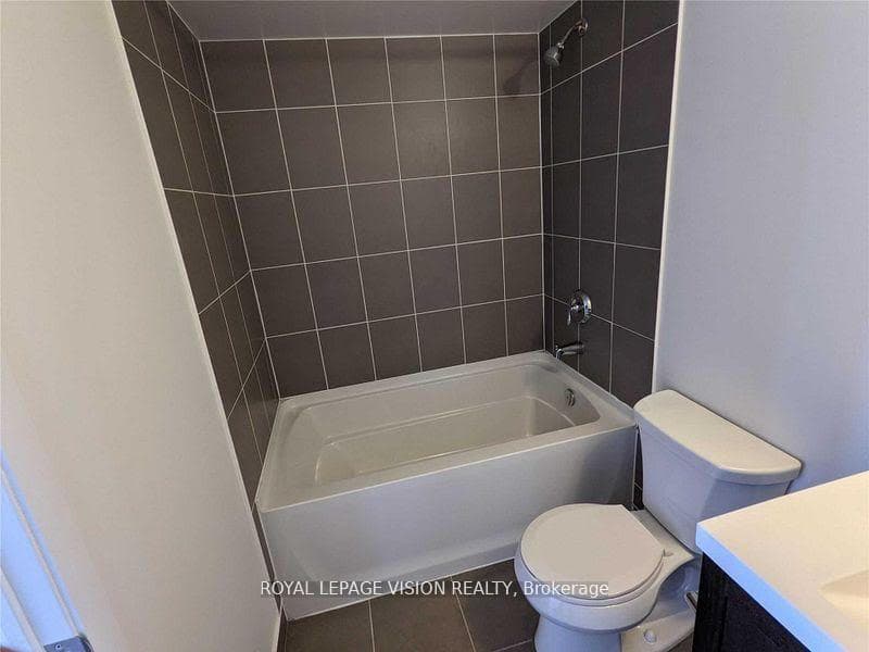 830 Lawrence Avenue Unit 914 photo 12