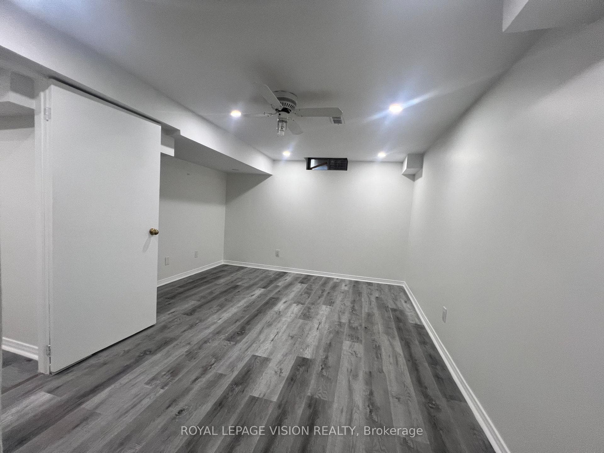 263 Wright Crescent Unit Basement photo 13