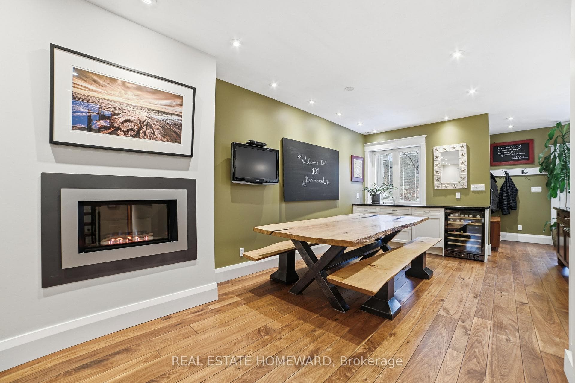 101 Bertmount Avenue photo 5