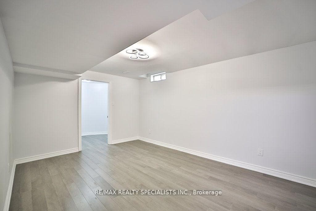 95 Luba Avenue photo 26