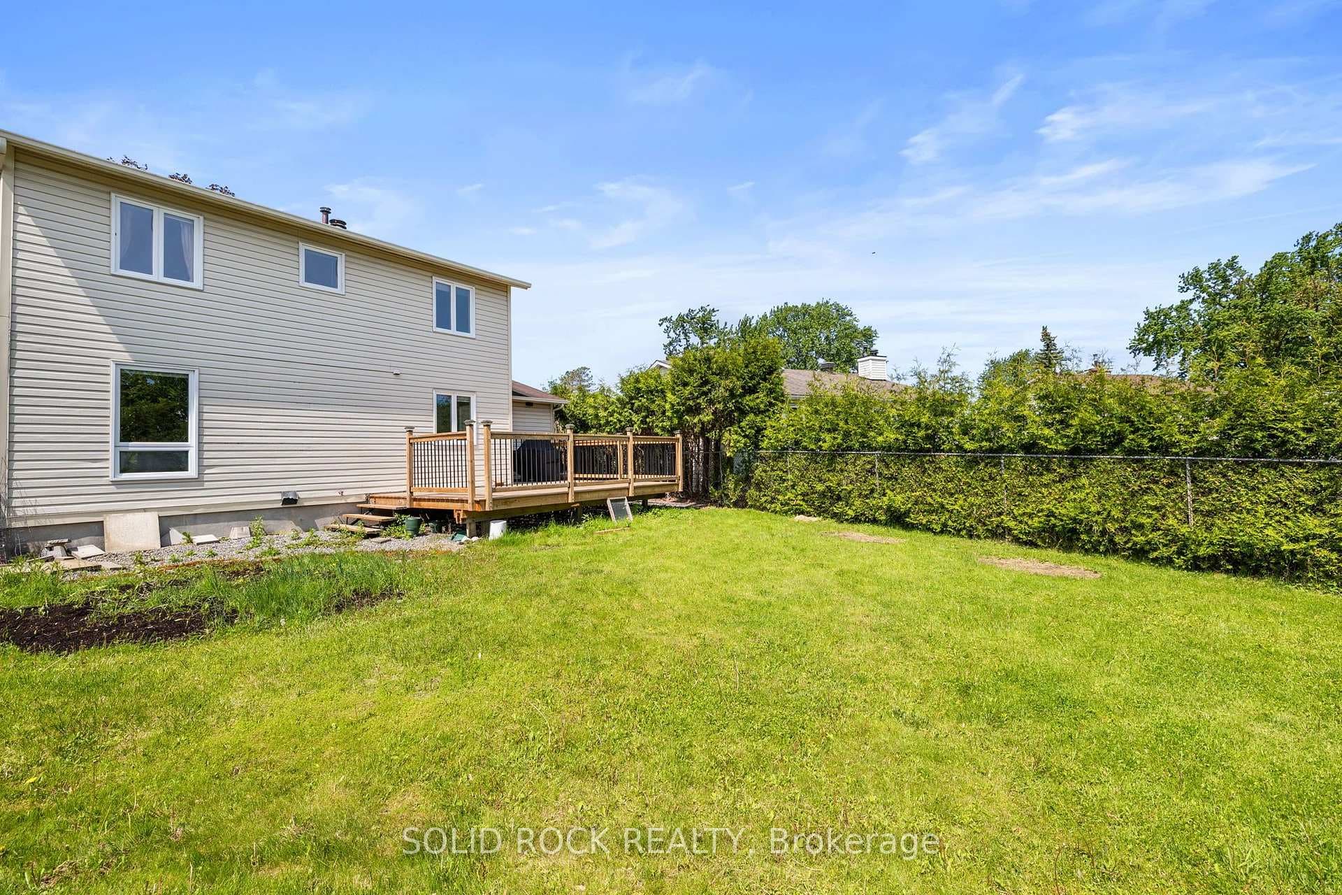 1631 Charbonneau Street photo 39