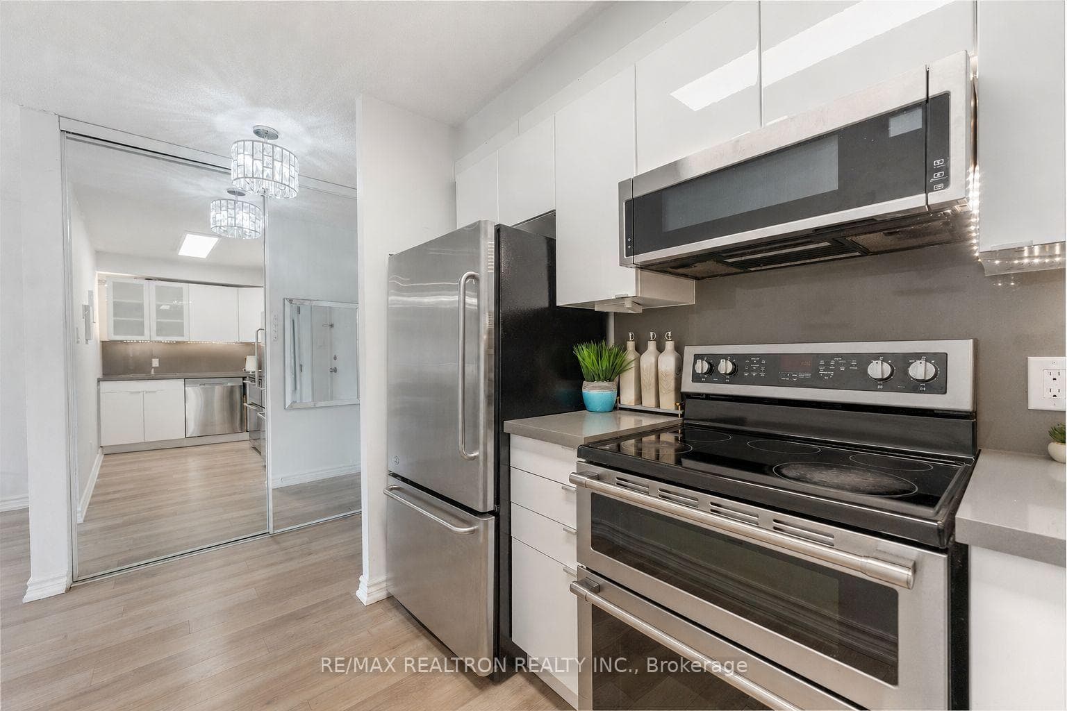 155 Riverglen Drive Unit 315 photo 9