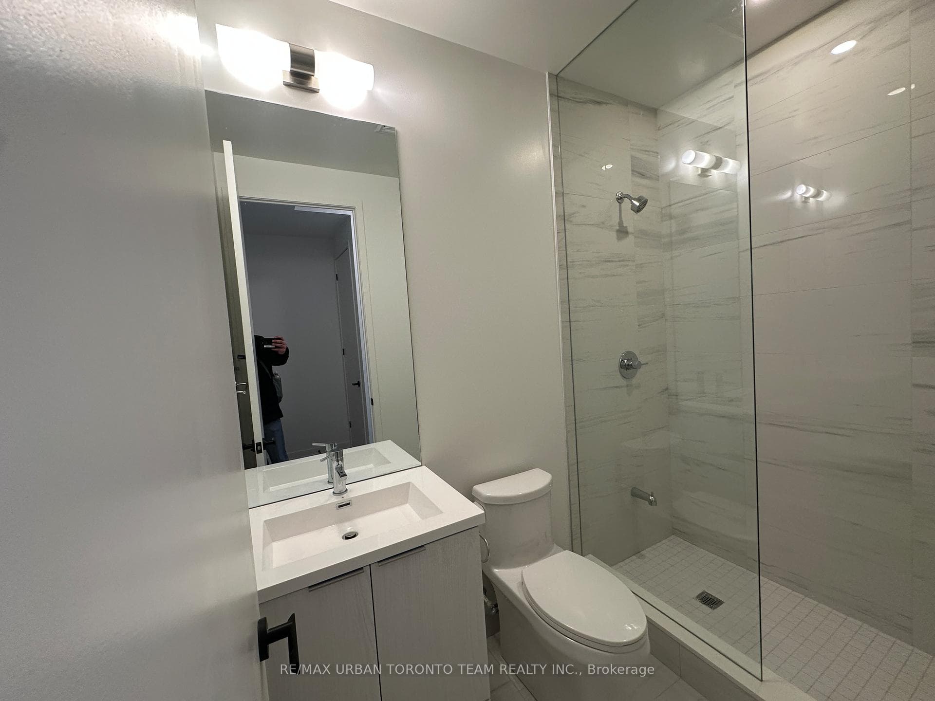 8 Interchange Way Unit 4906 photo 15