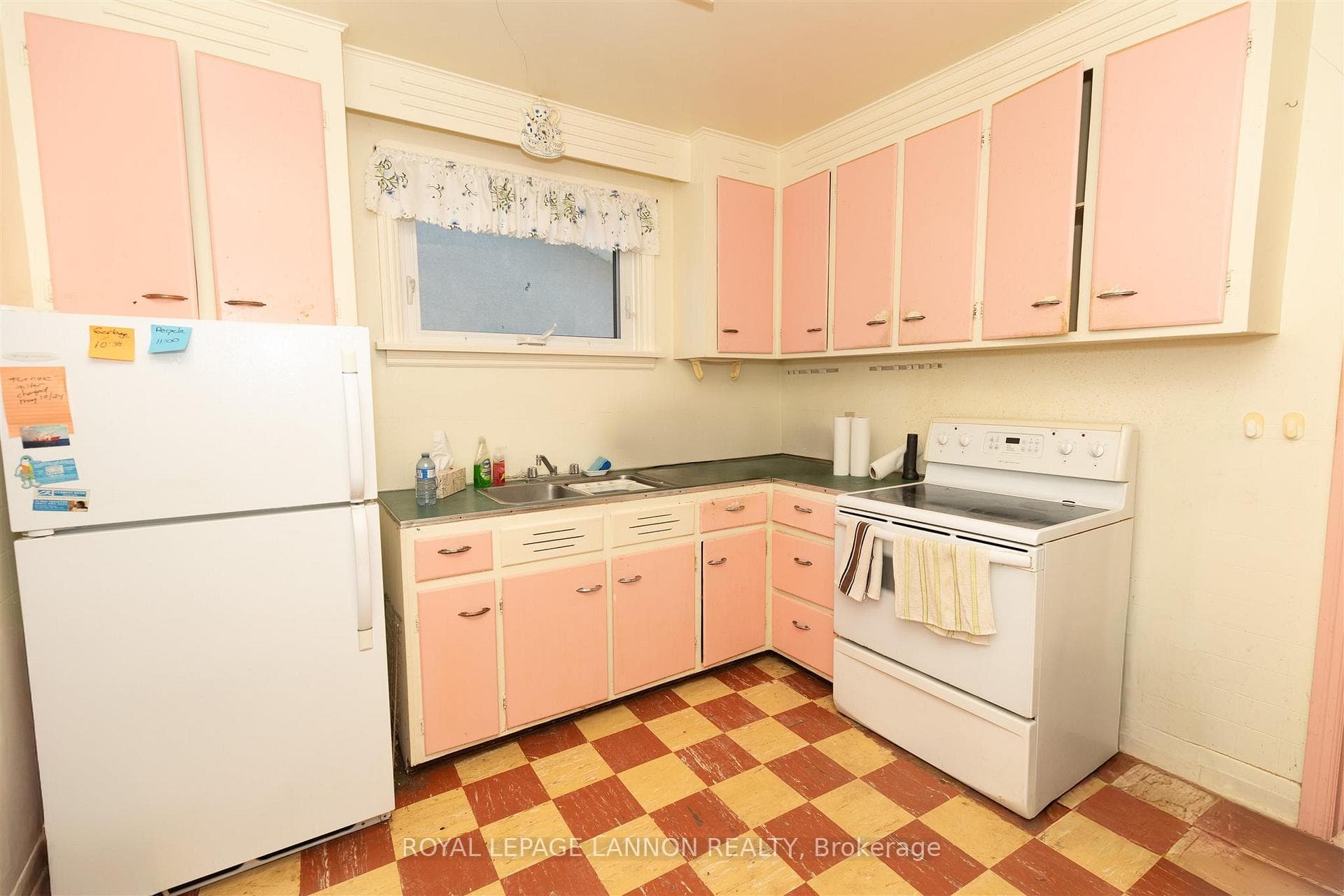 254 Egan Street photo 5