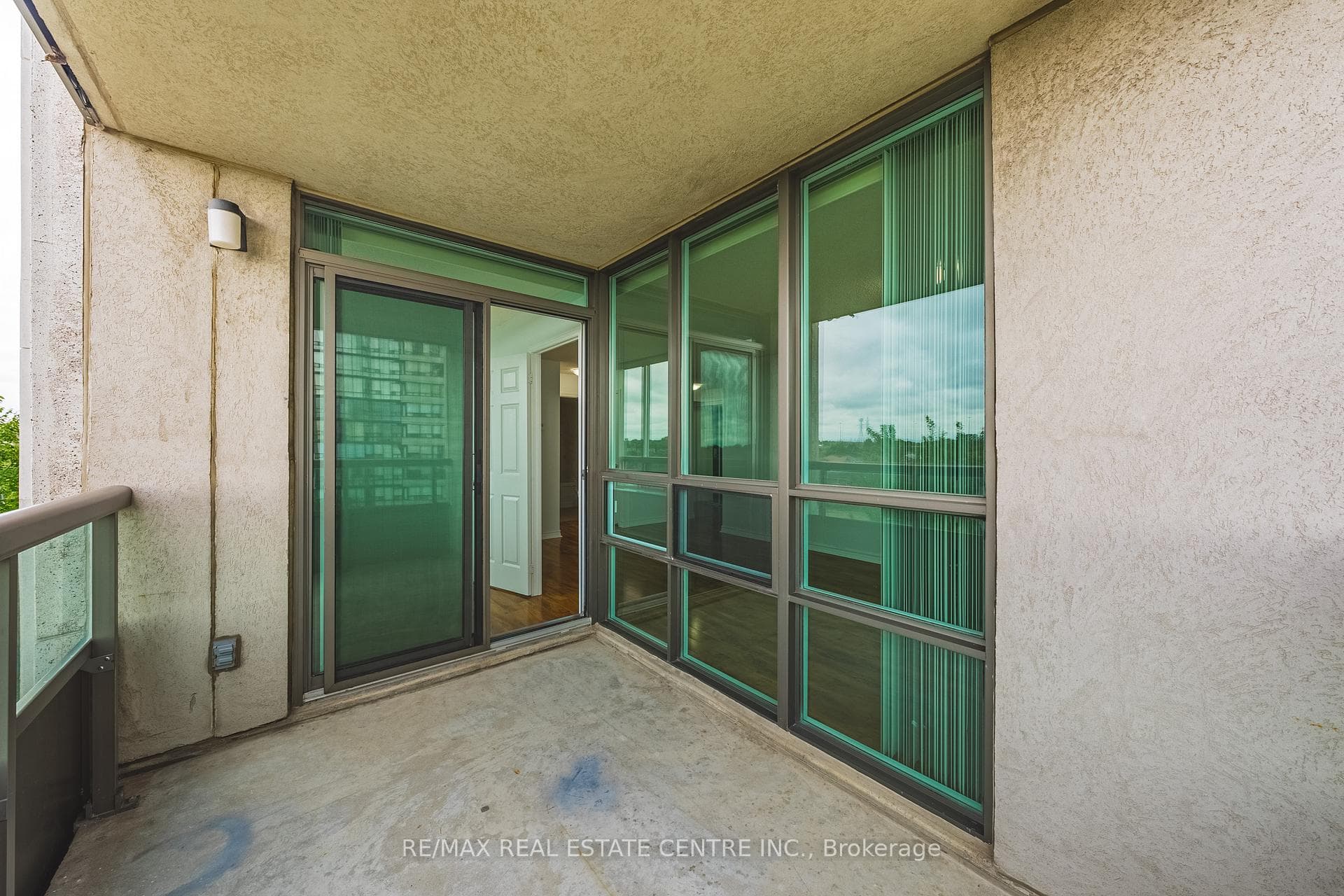 335 Rathburn Road Unit 511 photo 28