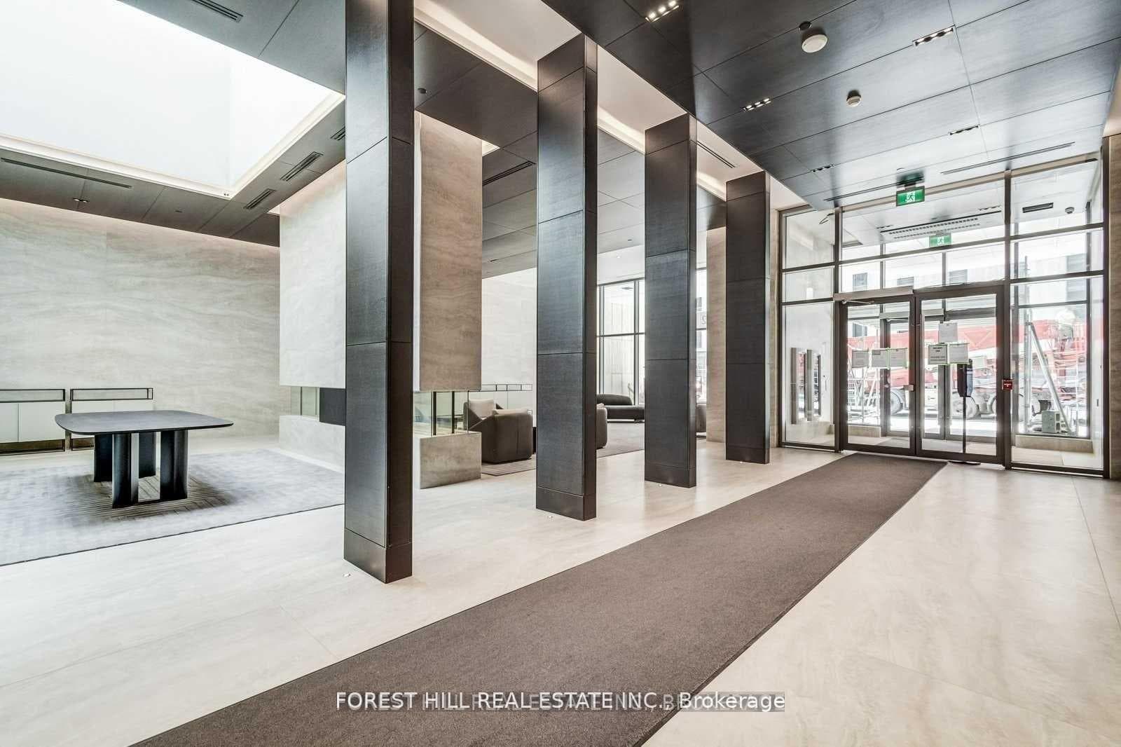 2221 Yonge Street Unit 4402 photo 2