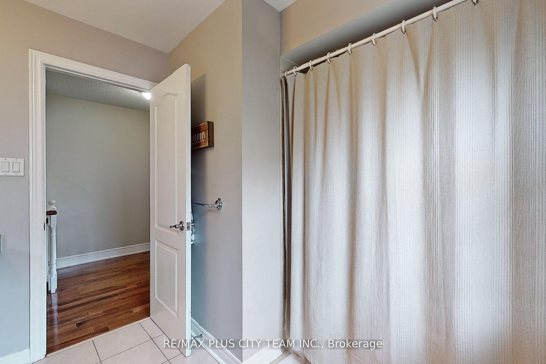 112 Sarah Ashbridge Avenue photo 20