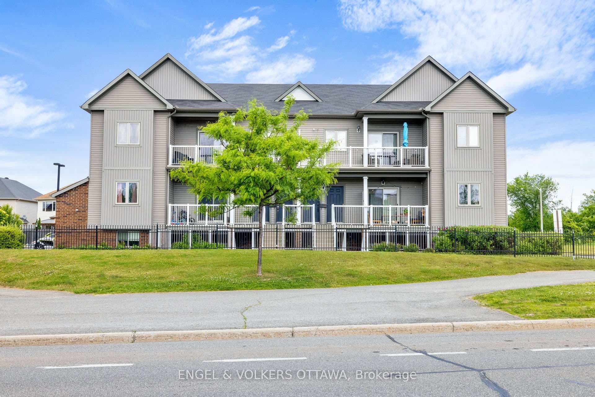 44 Sternes Private Unit 4 photo 1