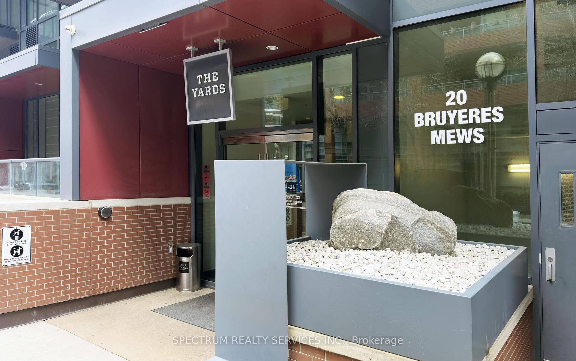 20 Bruyeres Mews Unit 1810 photo 1