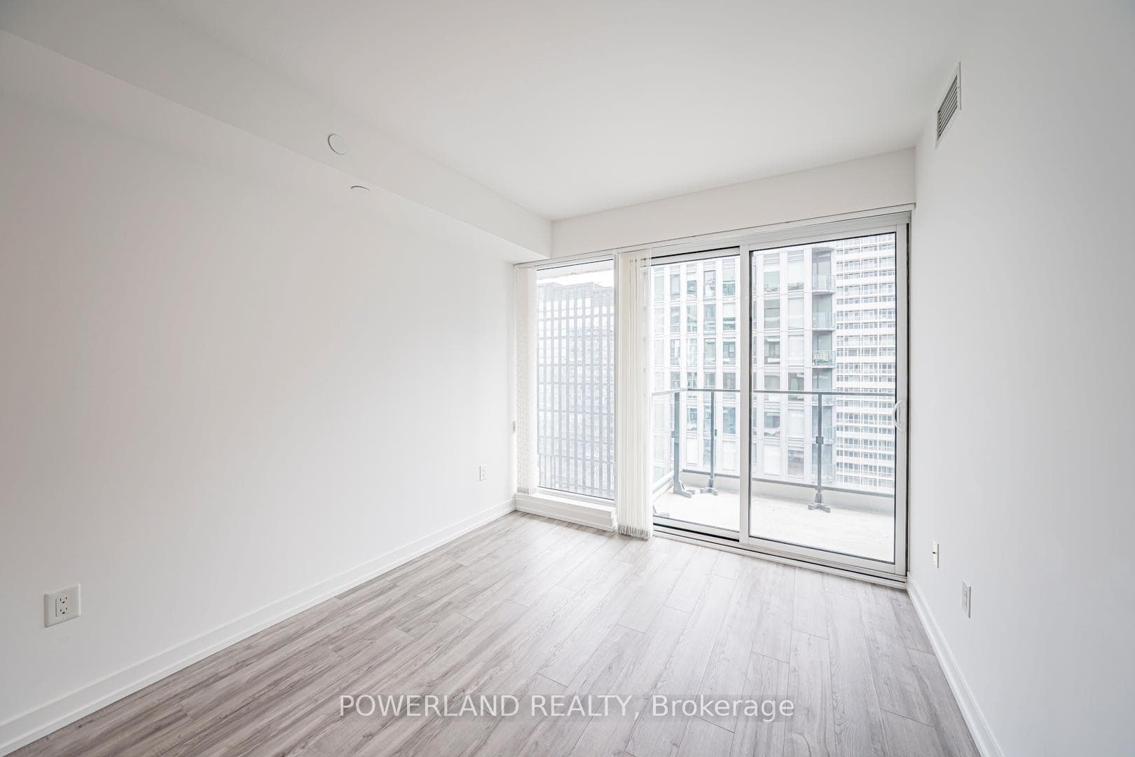 77 Shuter Street Unit 3003 photo 17