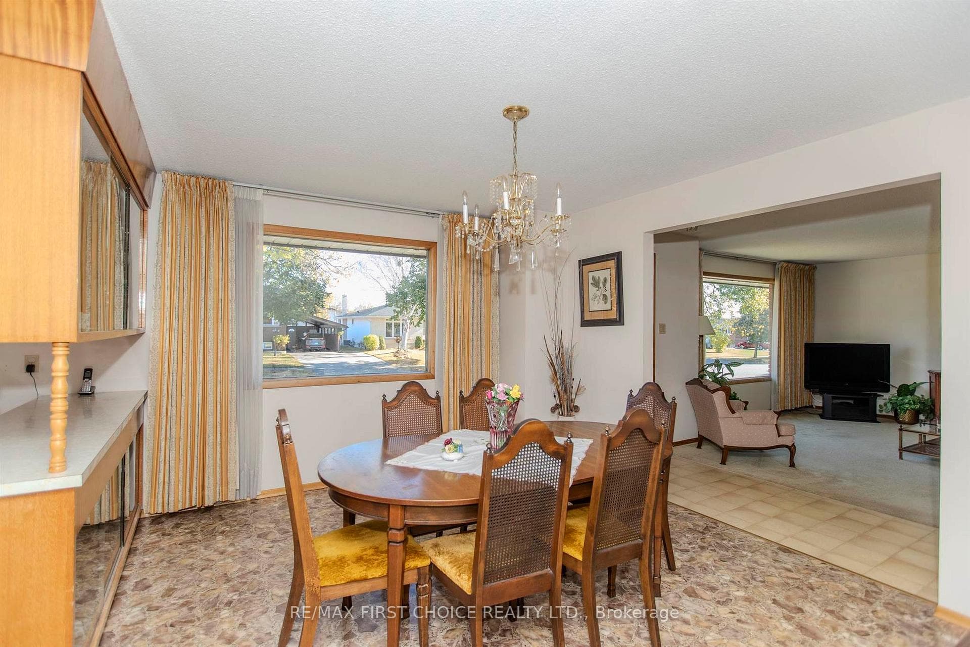 229 Evans Street photo 12