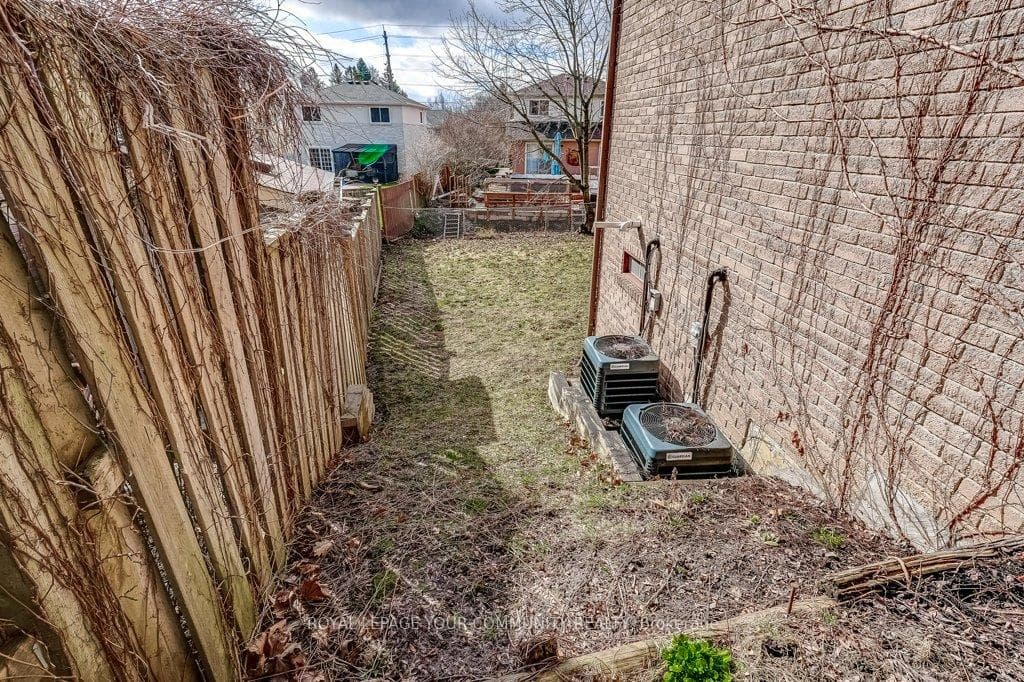 383 Erin Trail photo 10
