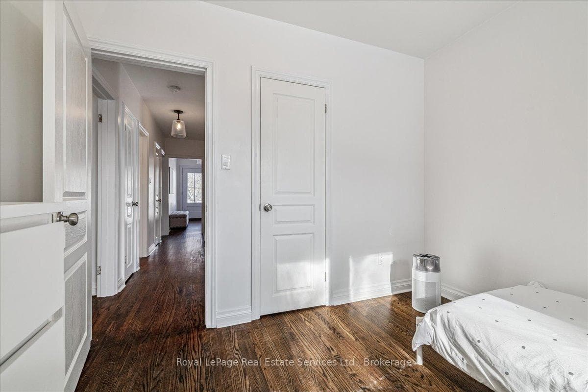 384 Strathcona Drive photo 16