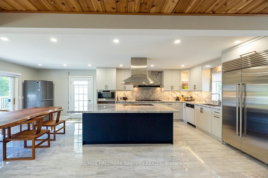 15 Oakridge Drive photo 1