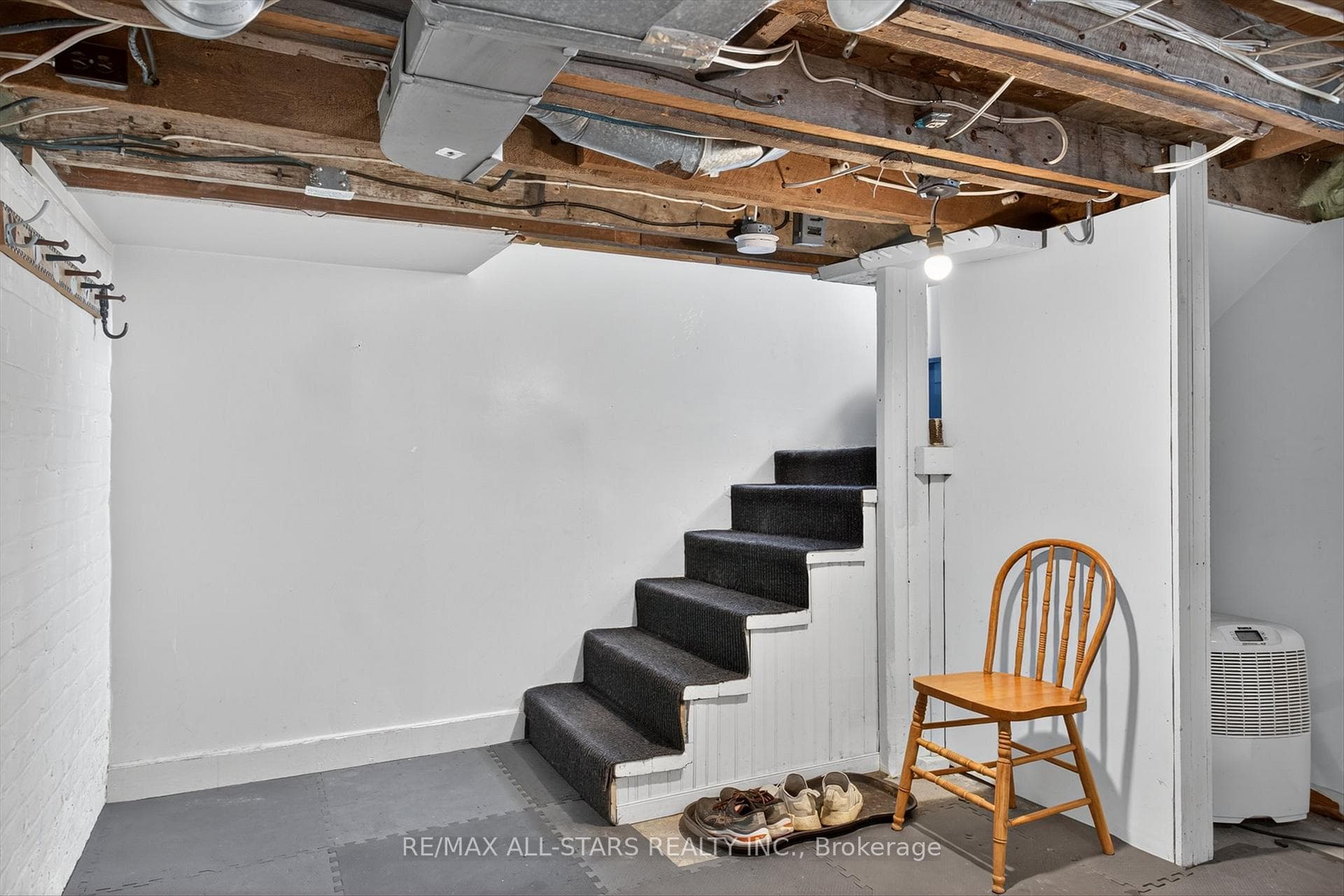 76 Wellington Street photo 34