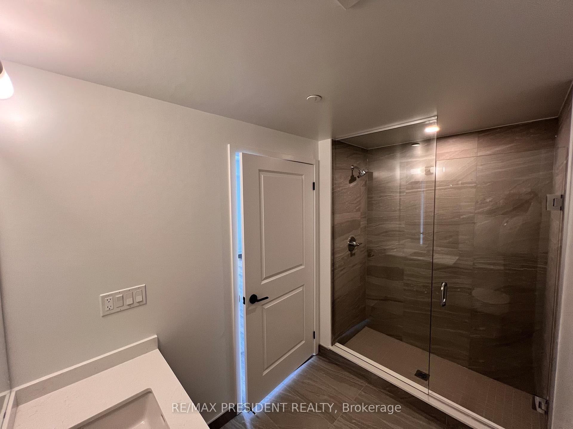 2075 Lakeshore Road Unit 1409 photo 5