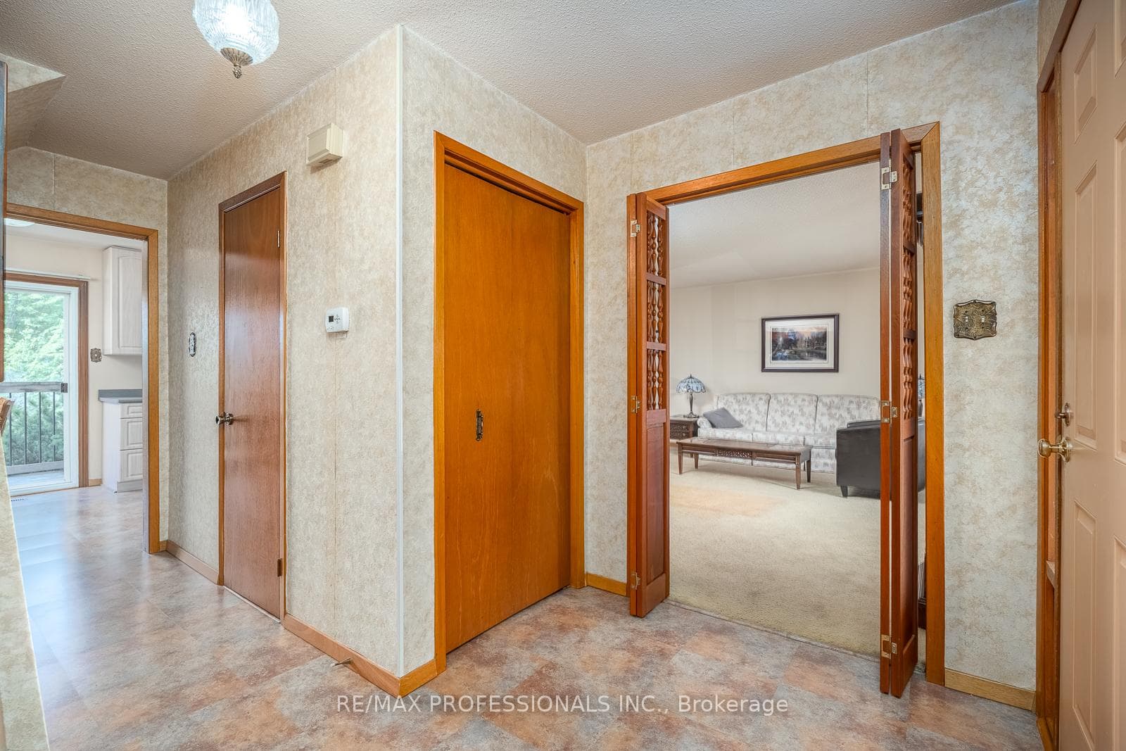 24 Hawkstone Crescent photo 6