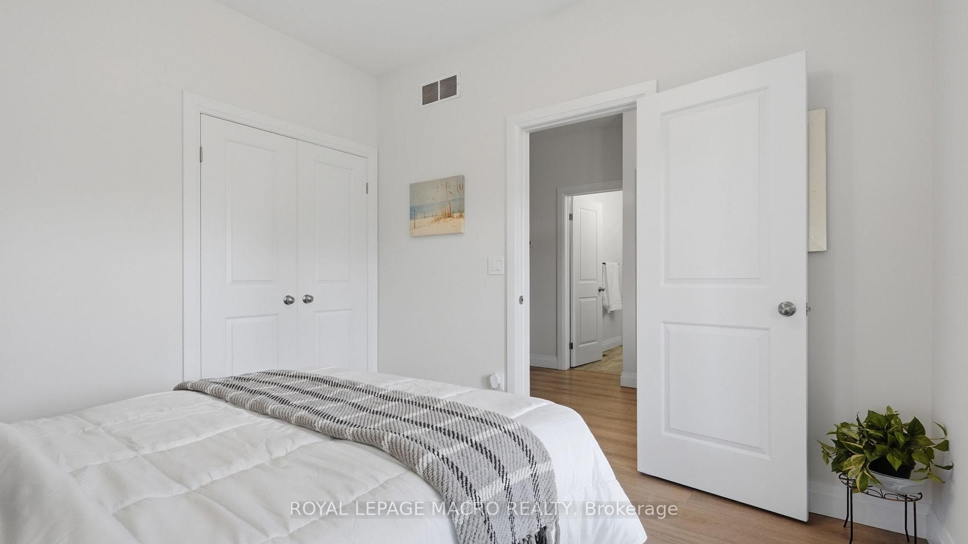 1055 Bay Street photo 23