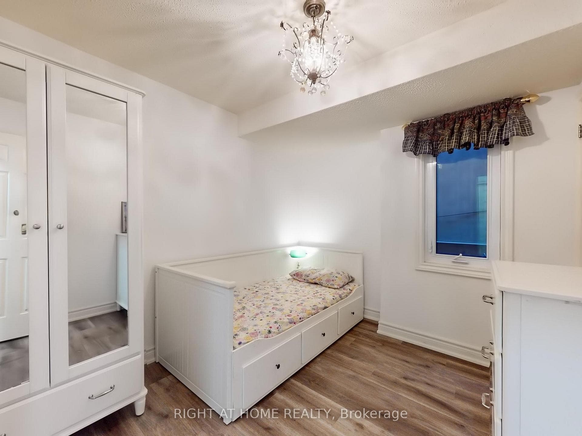 218 Erskine Avenue photo 39