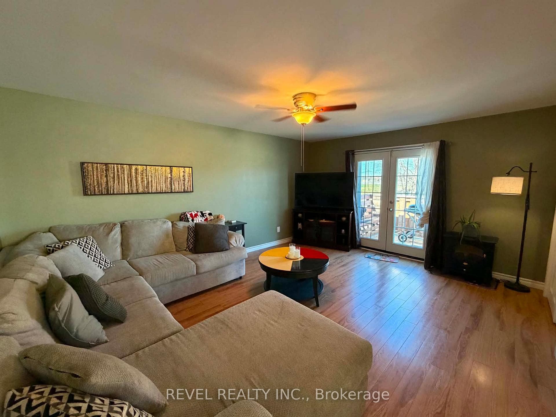 894 Suzanne Street photo 3