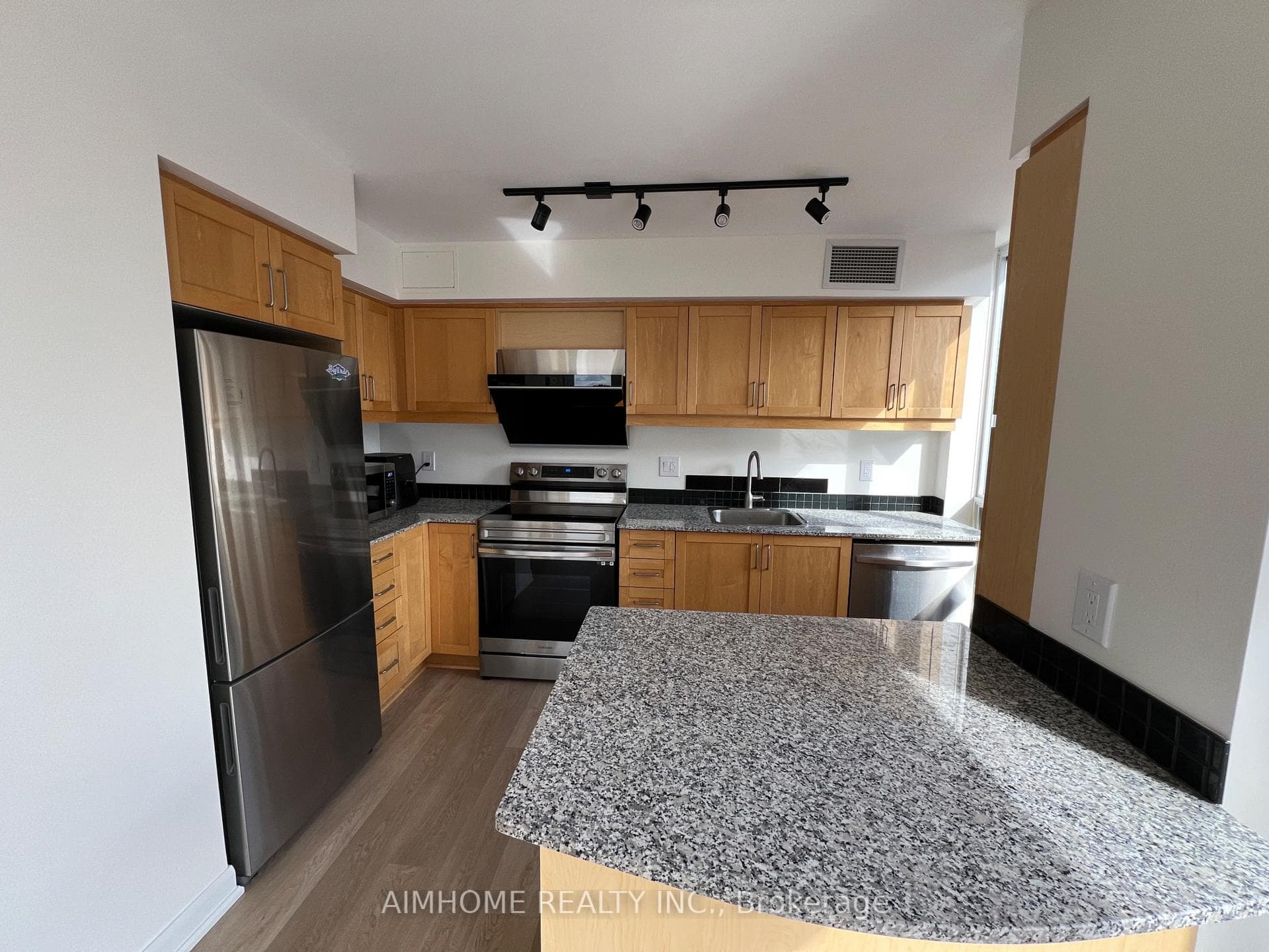 33 Sheppard Avenue Unit 702 photo 8