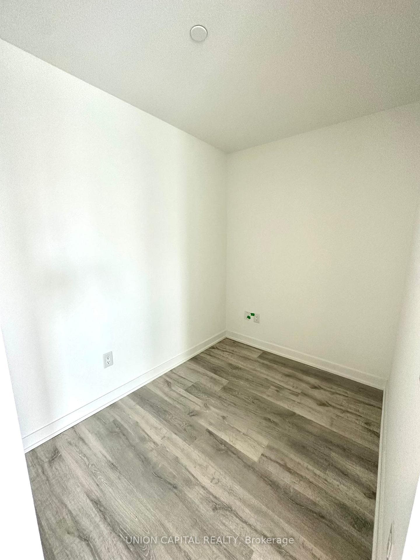215 Lakeshore Road Unit 523 photo 8