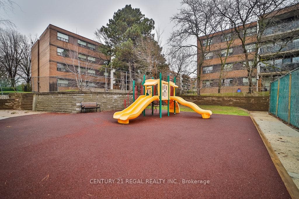 40 Sunrise Avenue Unit 112 photo 27
