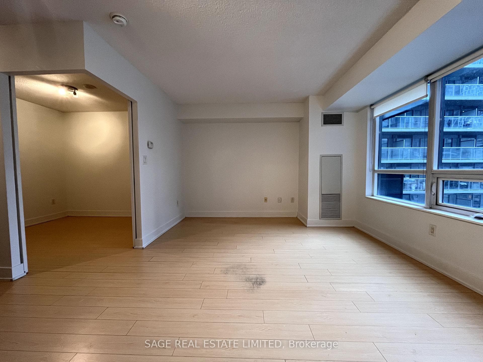 20 Blue Jays Way Unit 821 photo 4