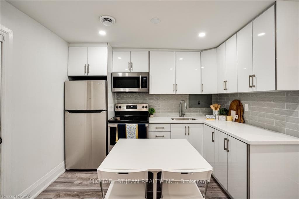 24 Vansitmart Avenue photo 16