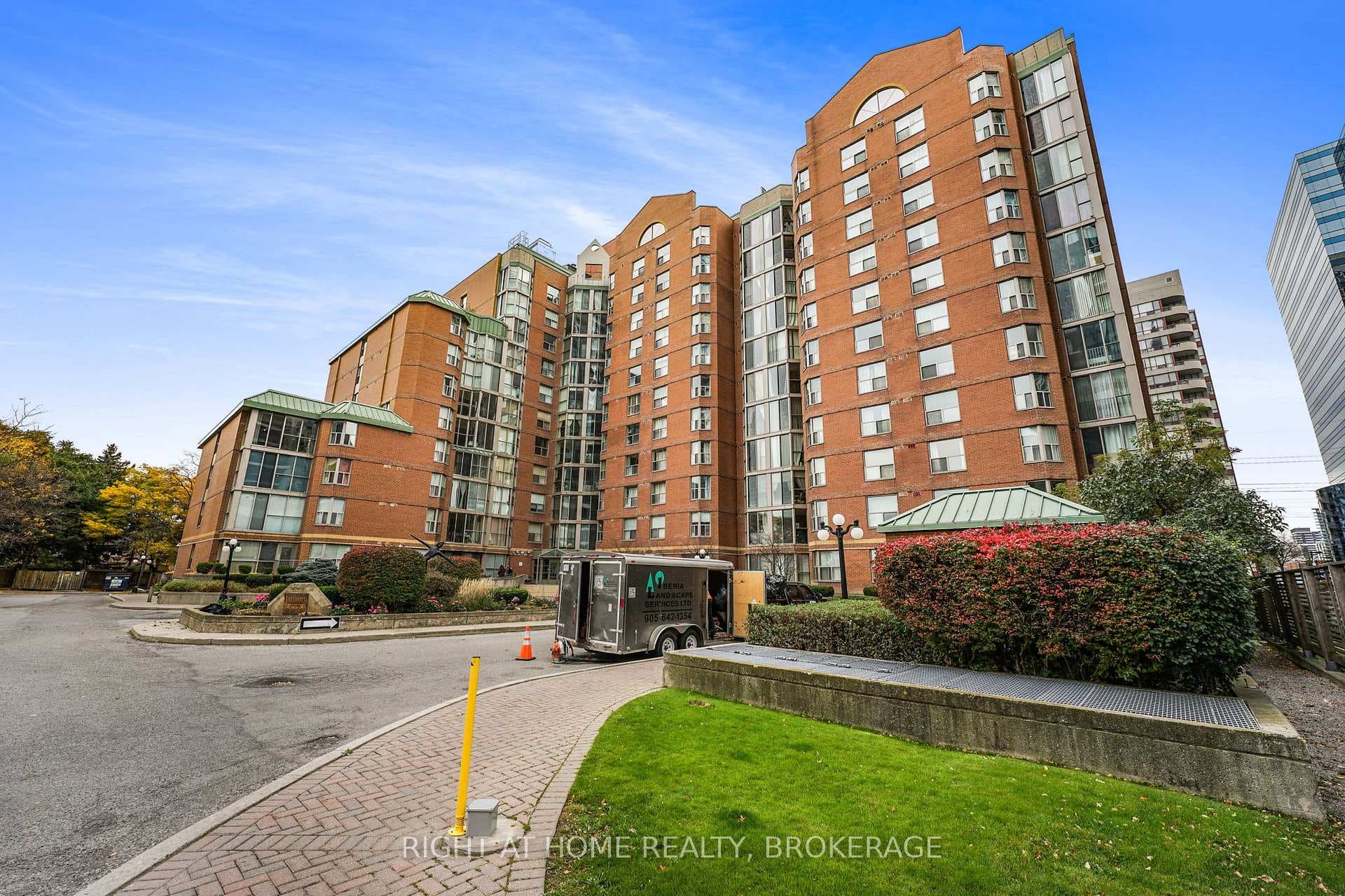 5795 Yonge Street Unit 706 photo 2