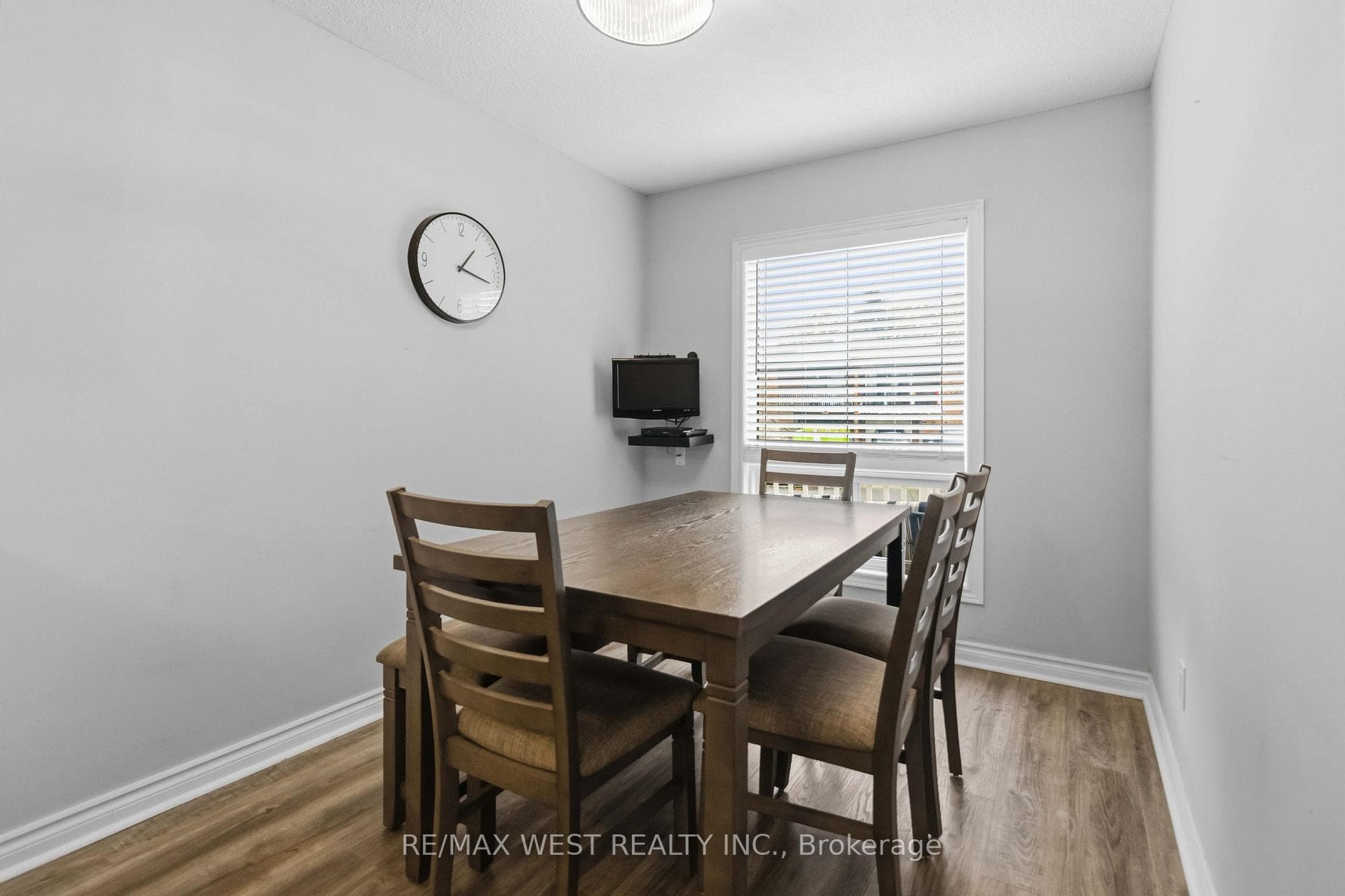 41 Winterfold Dr Drive photo 4