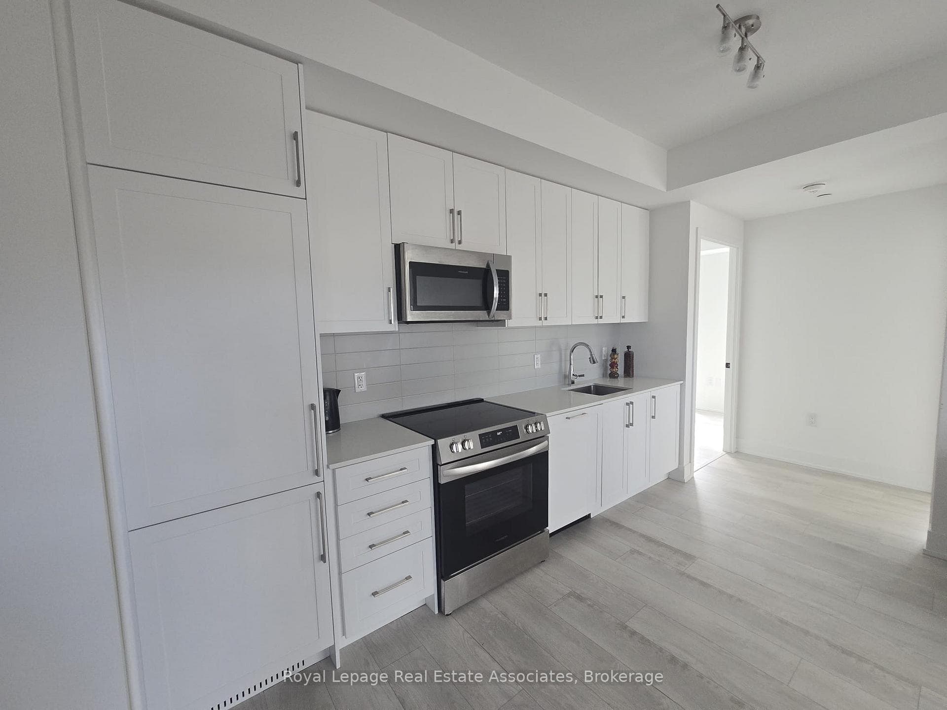 2450 Old Bronte Road Unit 204 photo 14