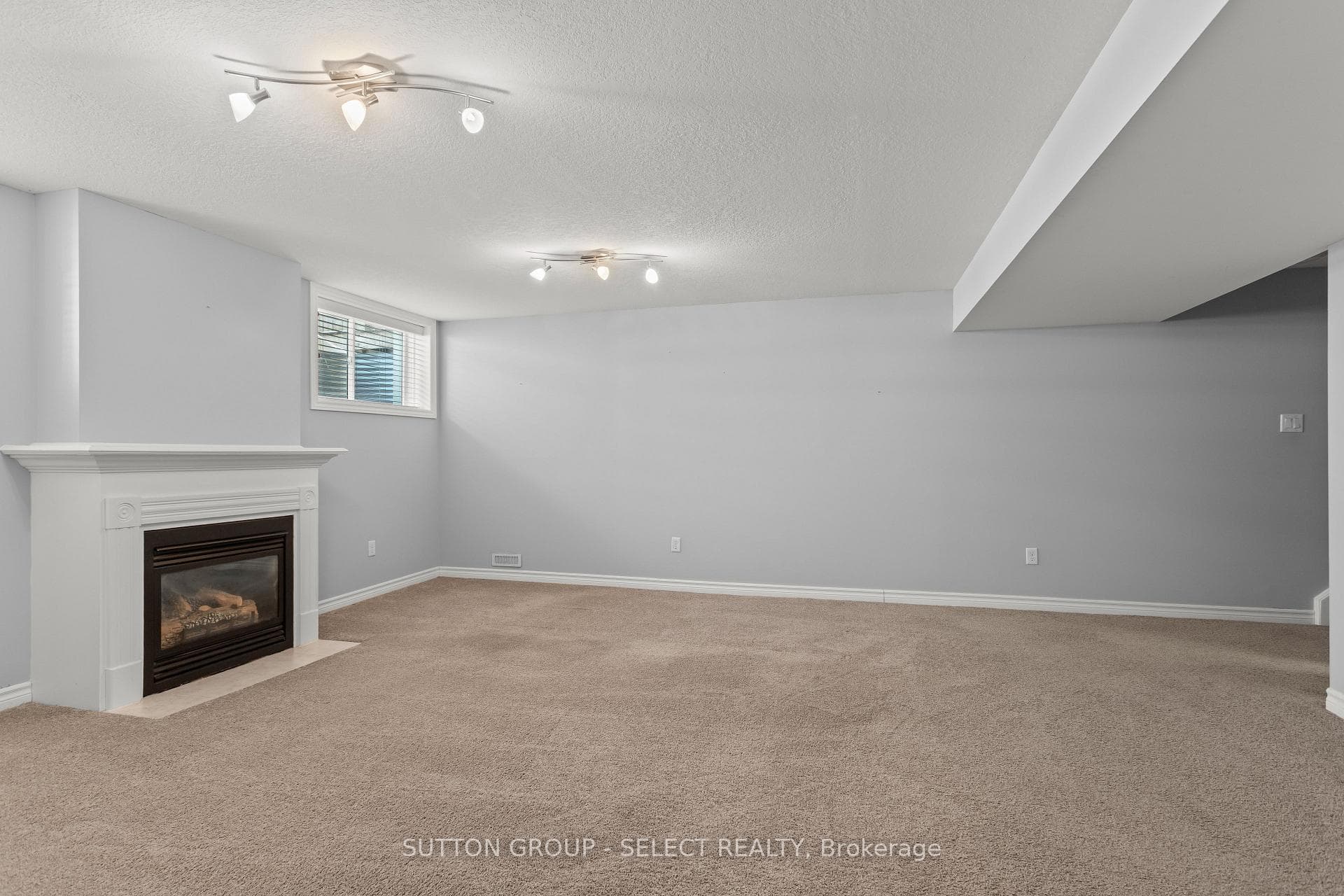 2094 Denview Avenue photo 27