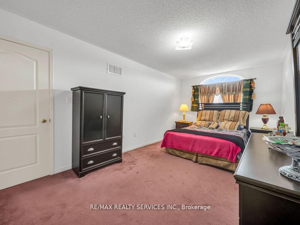 118 Queen Mary Drive photo 21