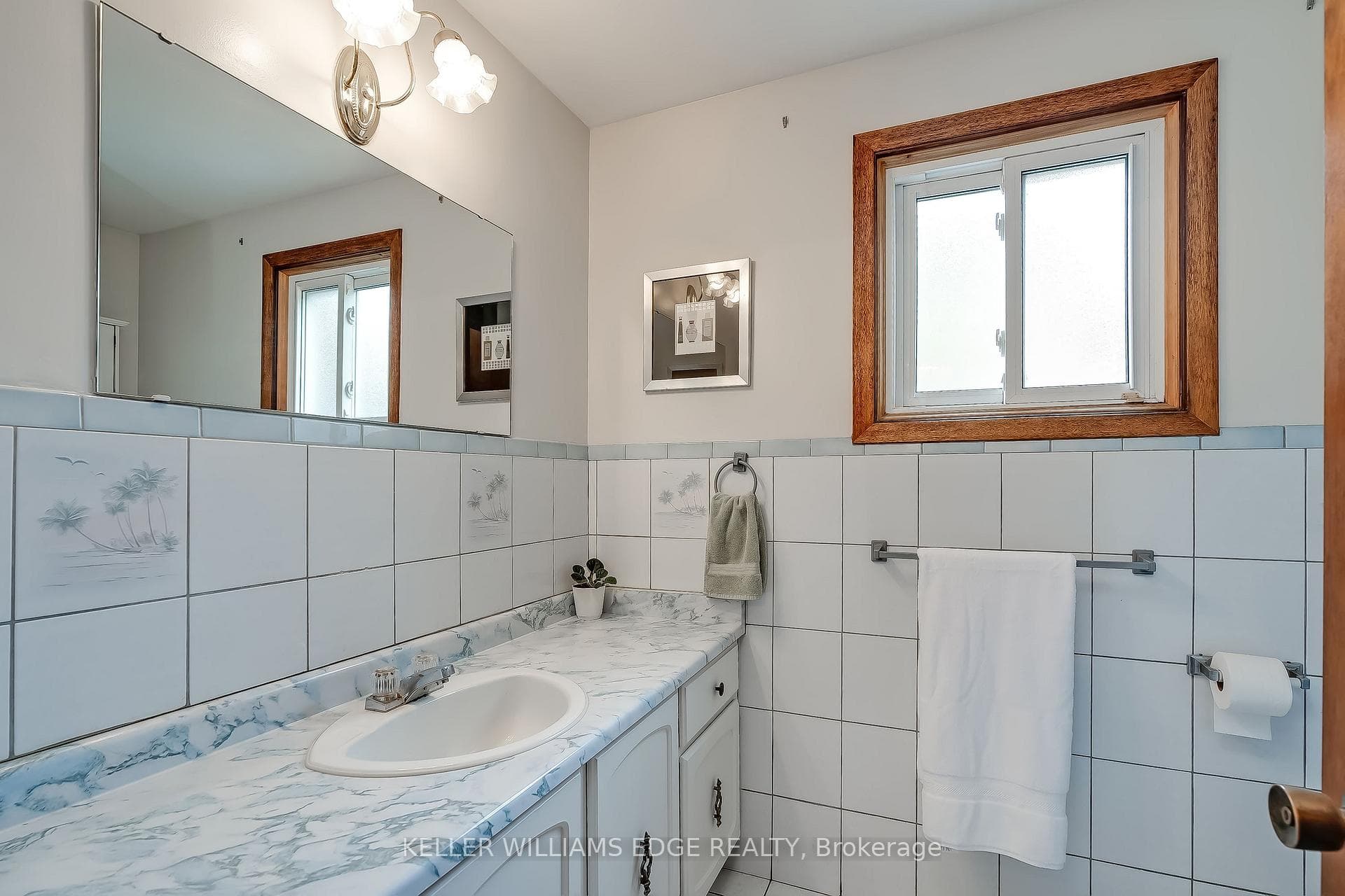 Second Unit bath