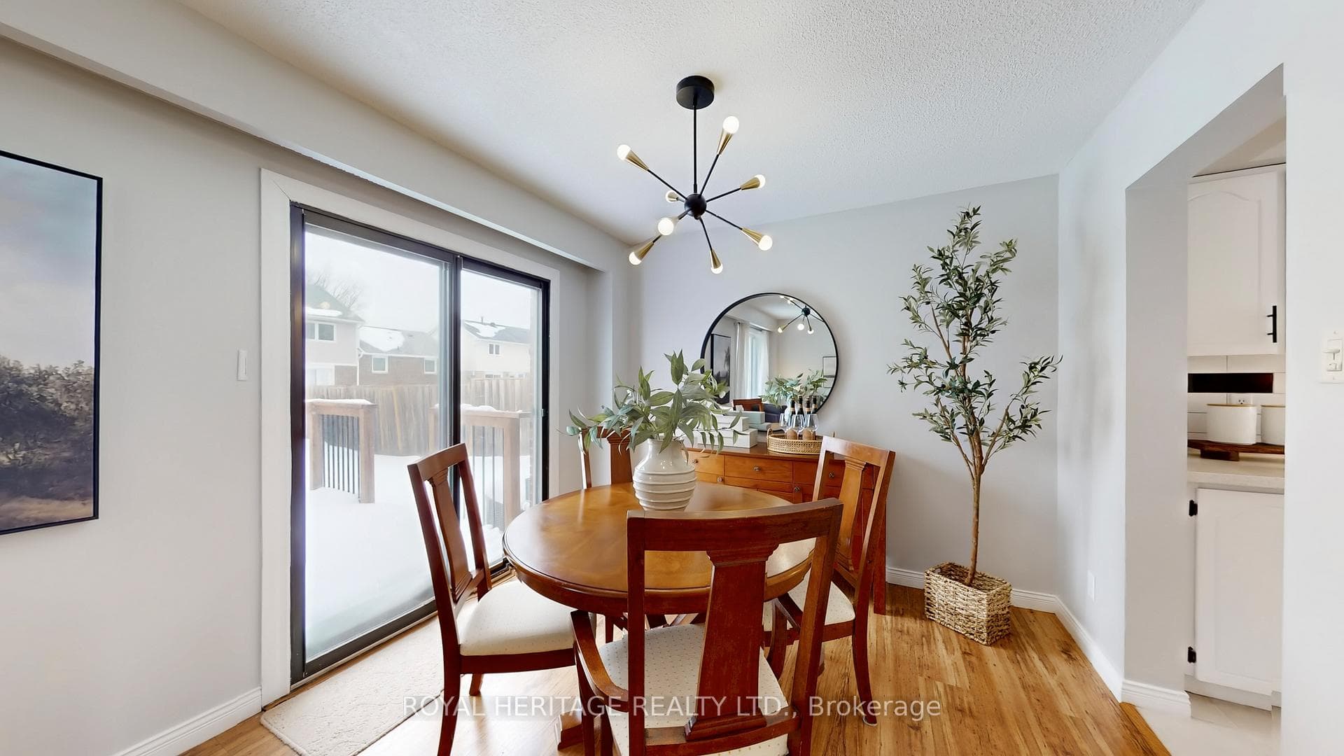 8 Burden Crescent photo 6