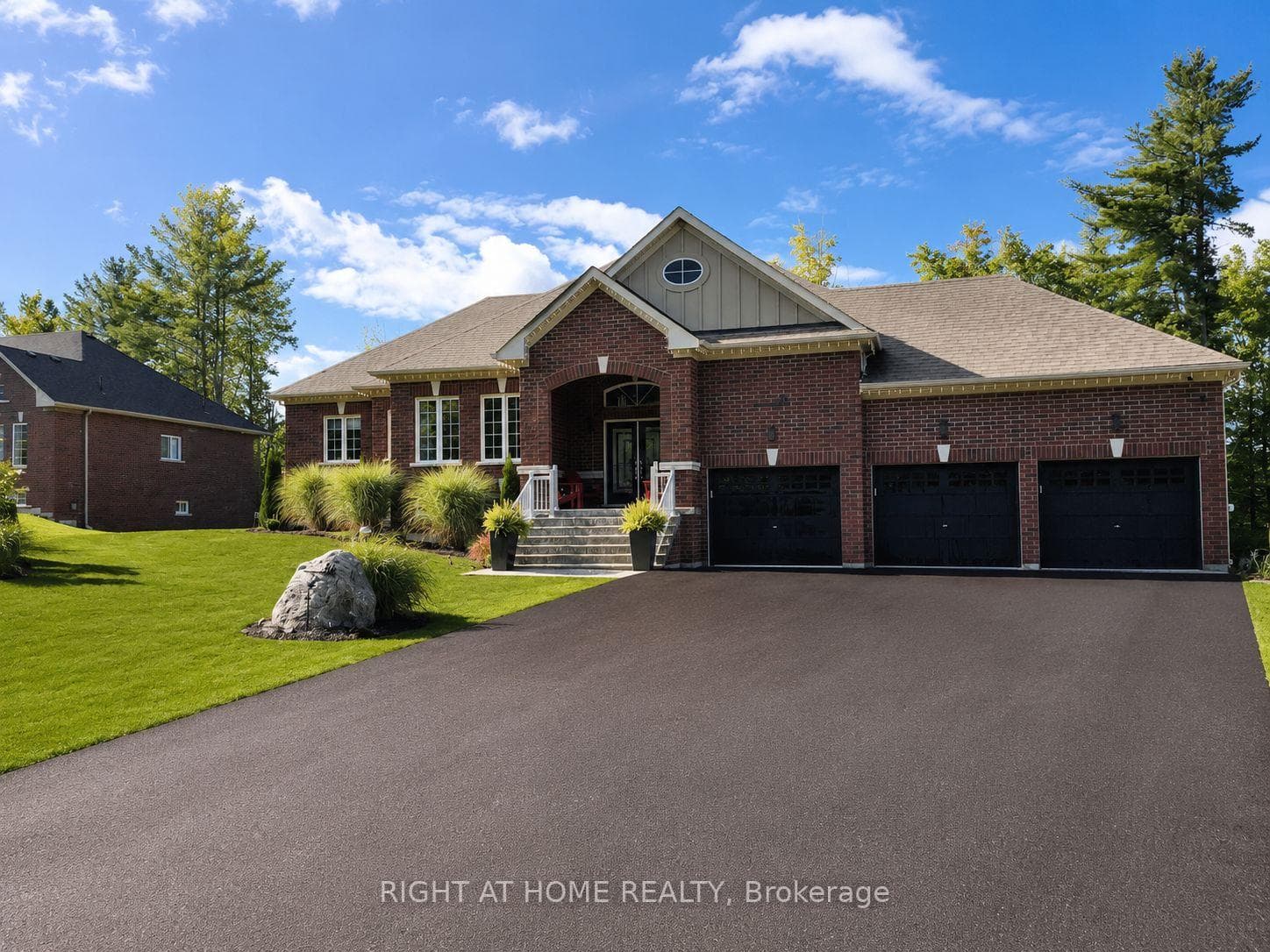 84 Diamond Valley Drive photo 1