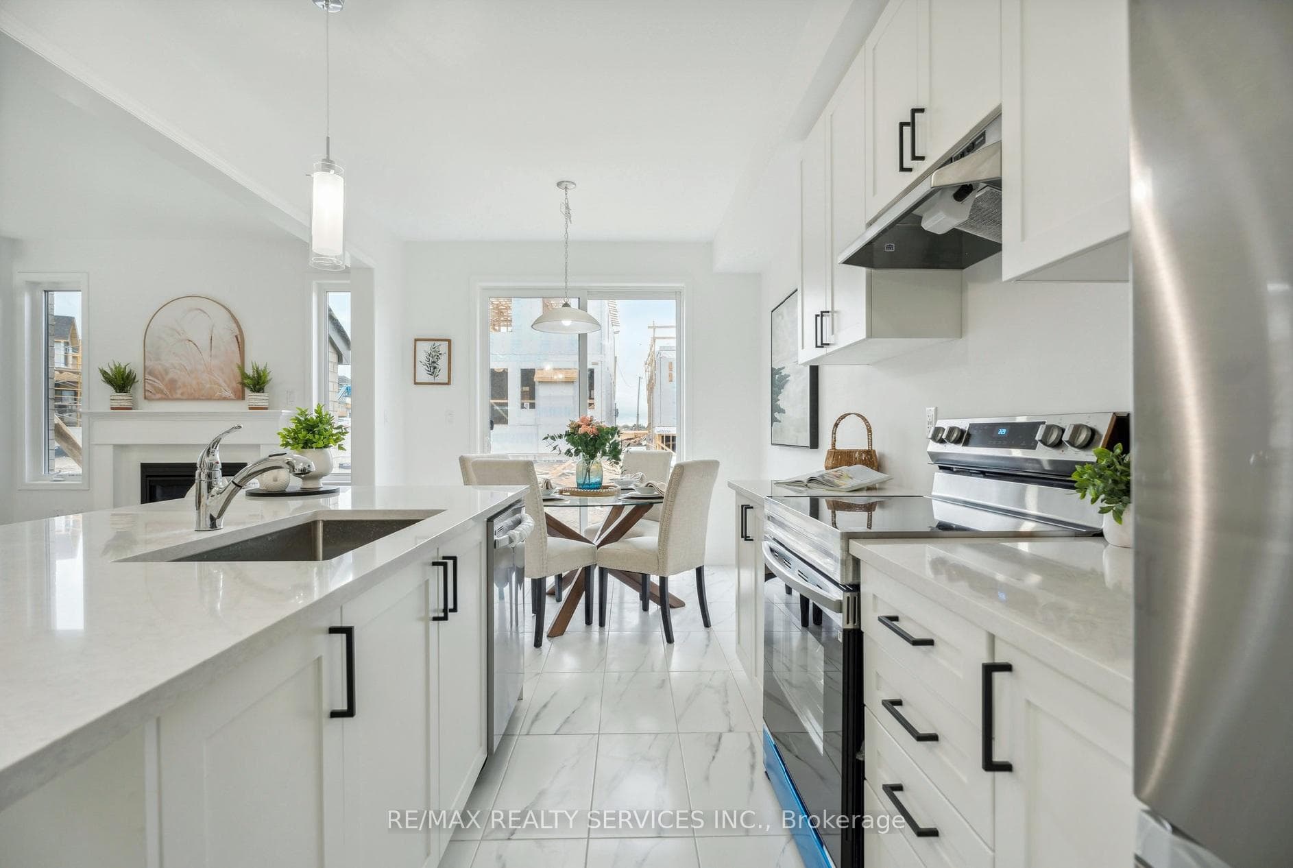 388 Madelaine Drive photo 11