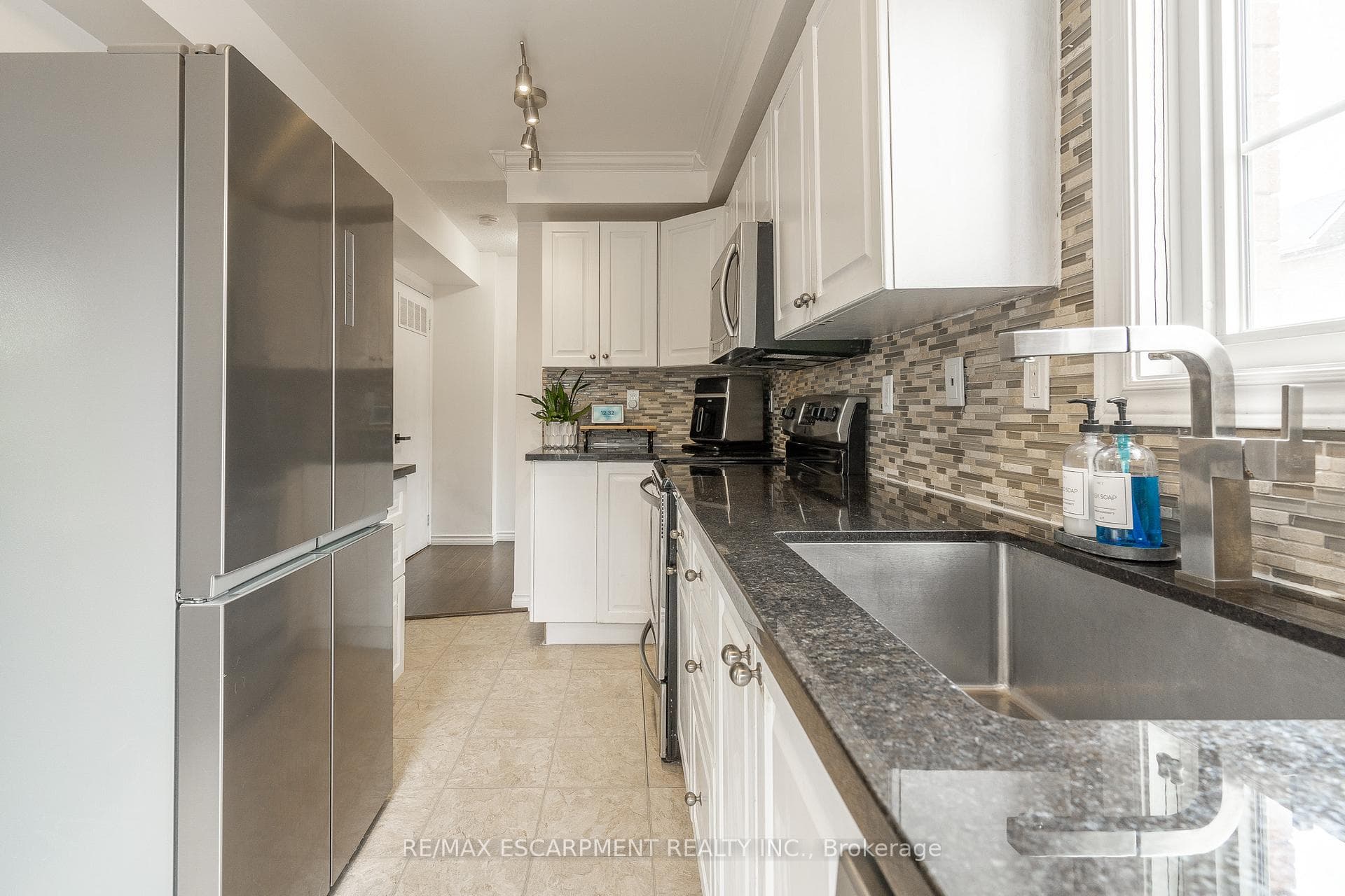 6950 Tenth Line Unit 103 photo 13
