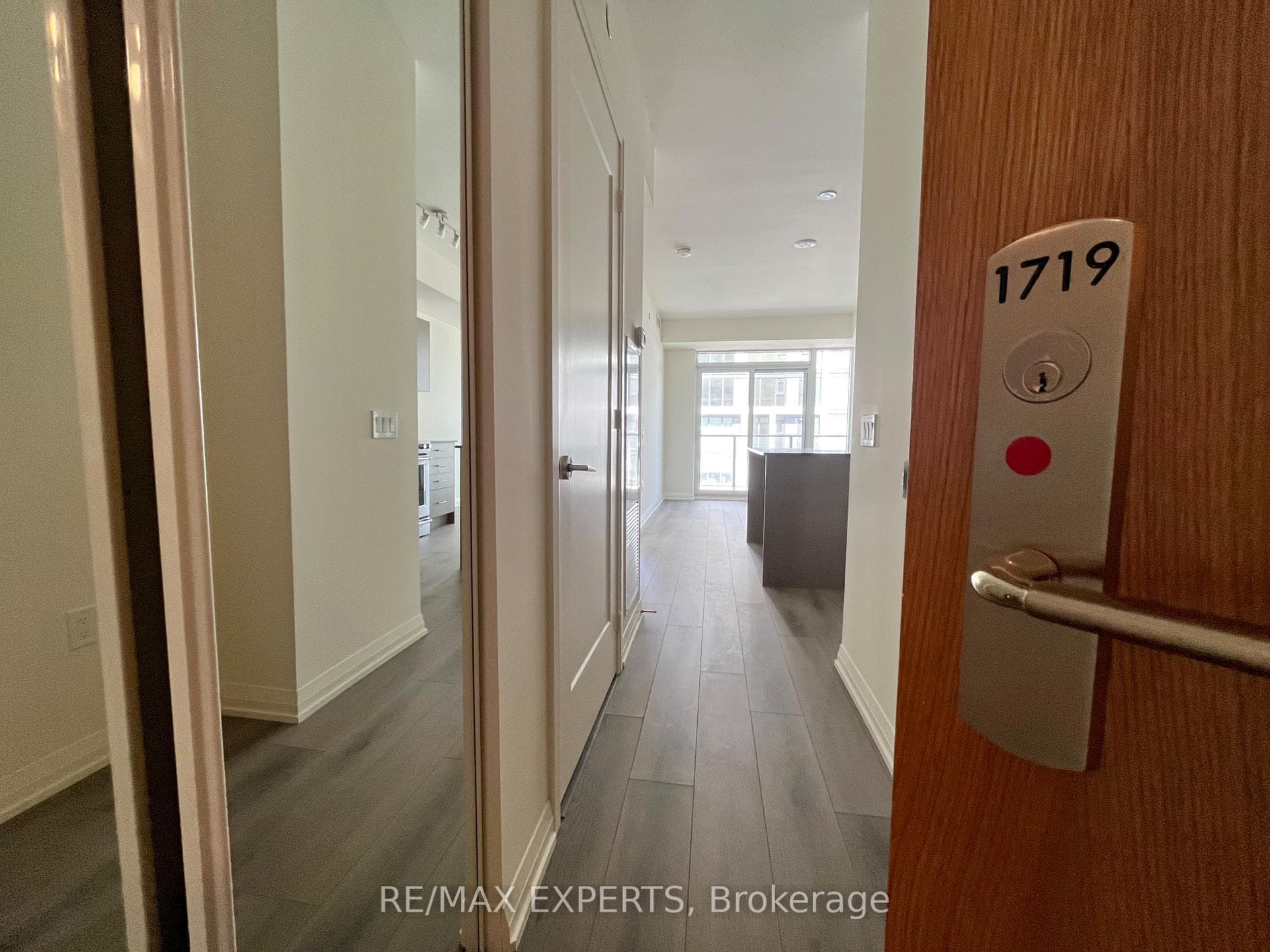 8960 Jane Street Unit 1719 photo 5