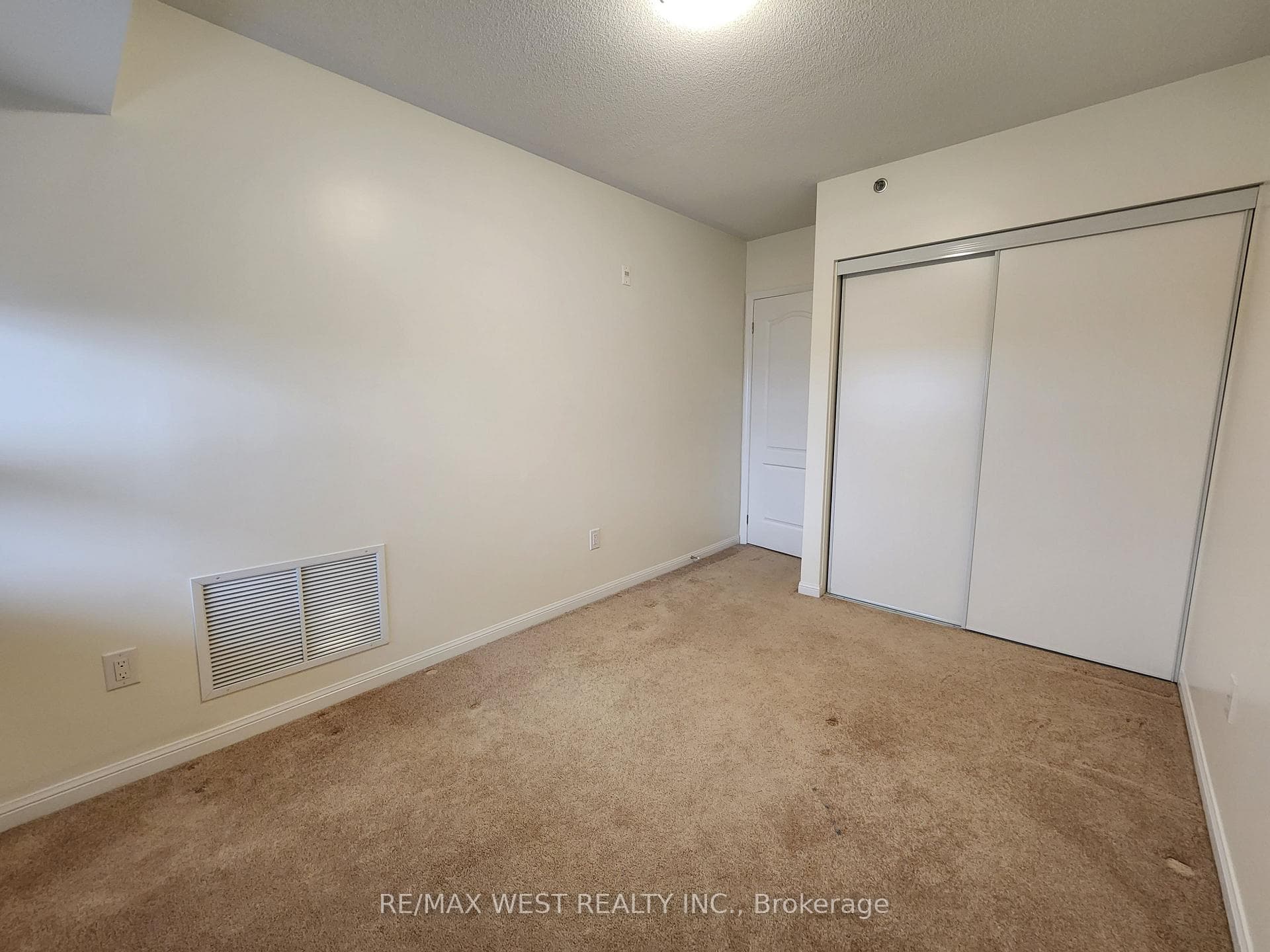 60 Baycliffe Crescent Unit 408 photo 21